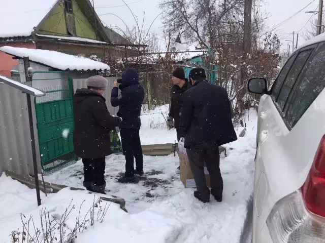 用爱温暖寒冬——比什凯克分公司爱心慰问当地贫困老人